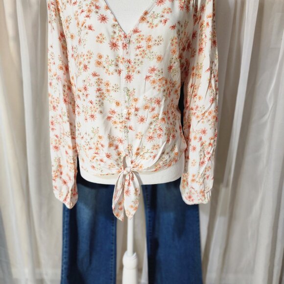 NWT- Floral Blouse - Picture 8 of 8